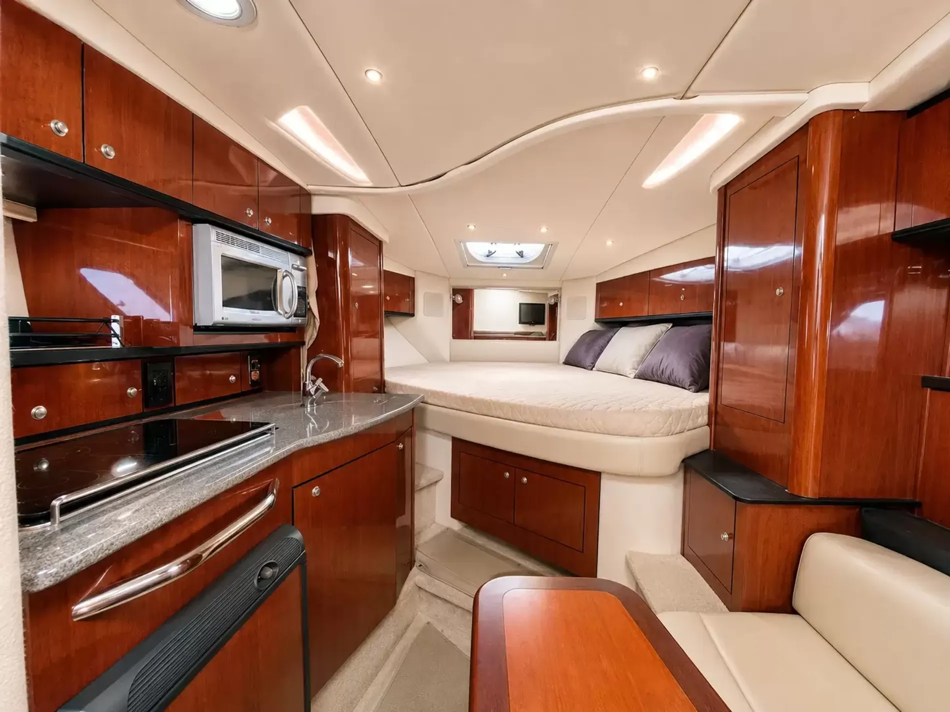 Pre-Owned 2007 Sea ray Sundancer 310 for Sale | Vancouver, BC | M&P Yacht Centre | 6a6d73378cf85a4e440d7c06