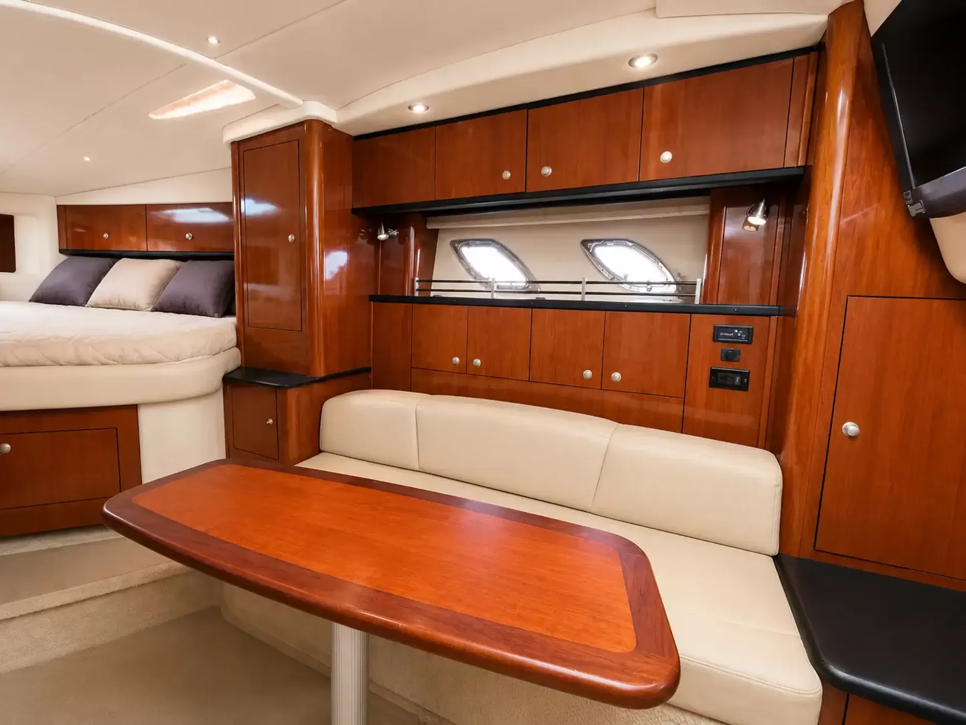 Pre-Owned 2007 Sea ray Sundancer 310 for Sale | Vancouver, BC | M&P Yacht Centre | 6a6d73378cf85a4e440d7c06