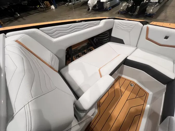 2027 Nautique G23