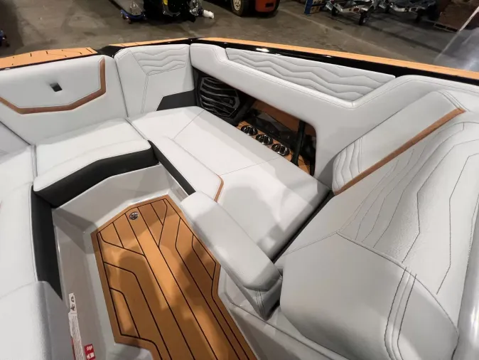 2027 Nautique G23