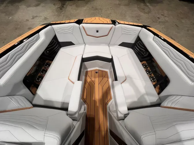 2027 Nautique G23