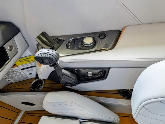 2027 Nautique G23