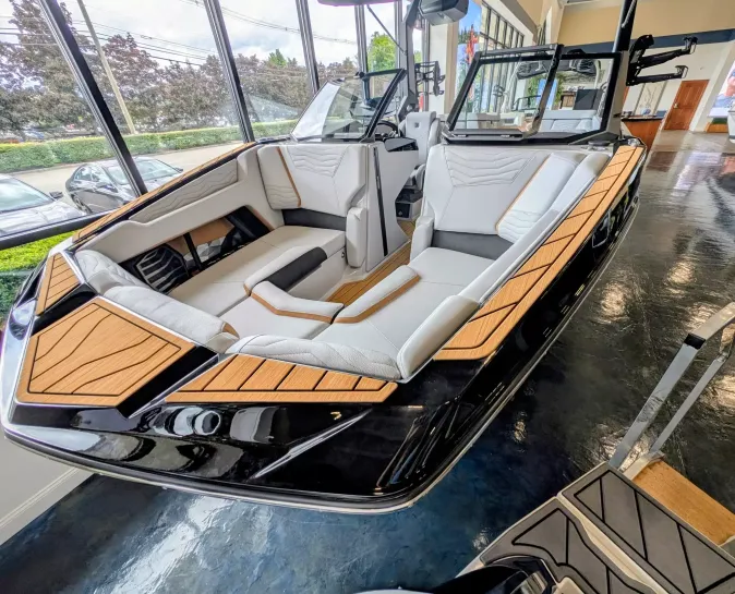 2027 Nautique G23