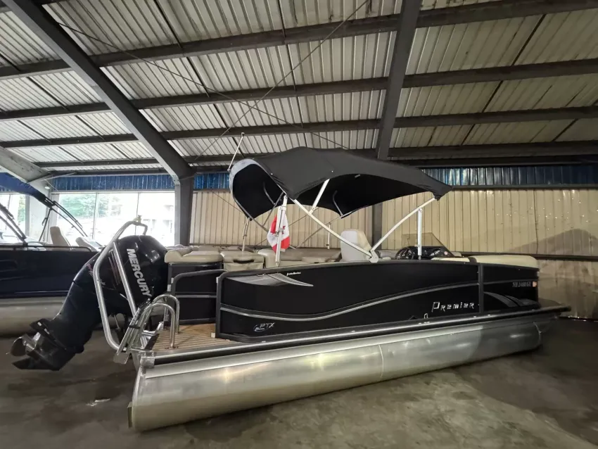 2016 Premier 230 SOLARIS0