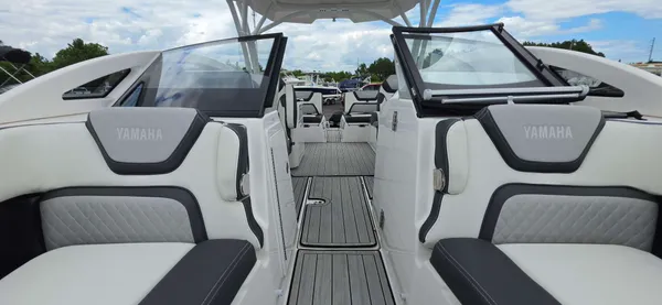 2023 Yamaha 275SDX