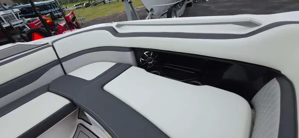 2023 Yamaha 275SDX
