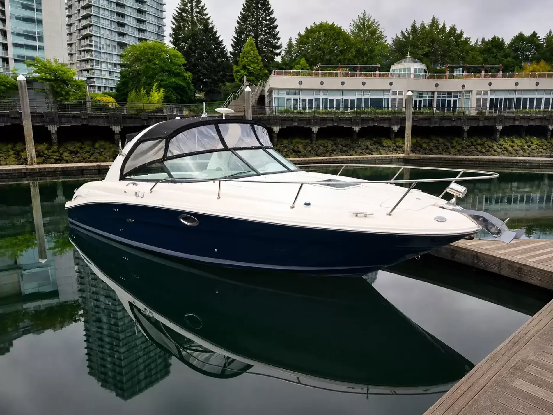 Pre-Owned 2007 Sea ray 290 Sun Sport for Sale | Vancouver, BC | M&P Yacht Centre | 6a643048ce4a07ec2e0e8507