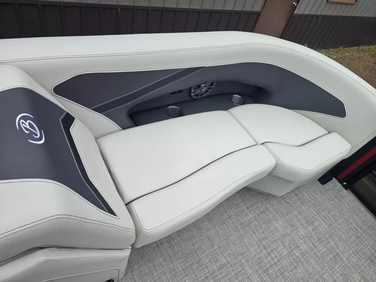 boat-carouselImage-image