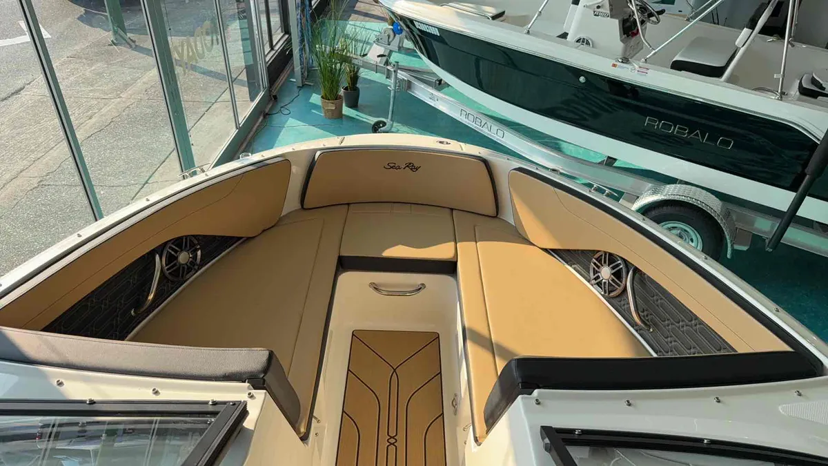 2027 Sea Ray 210 SPO-13
