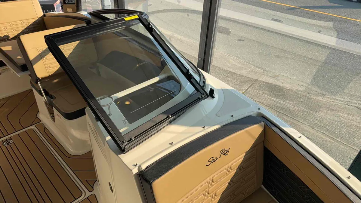 2027 Sea Ray 210 SPO-16