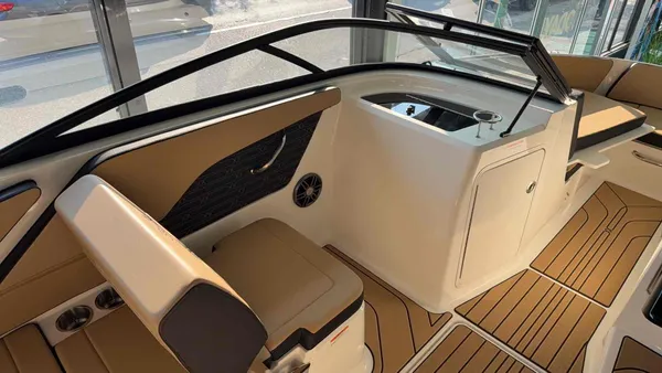 2027 Sea Ray 210 SPO-11
