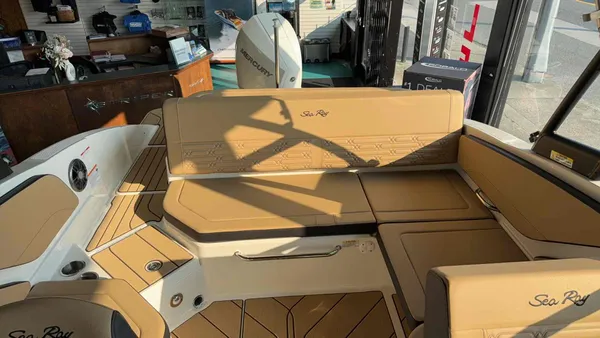2027 Sea Ray 210 SPO-12