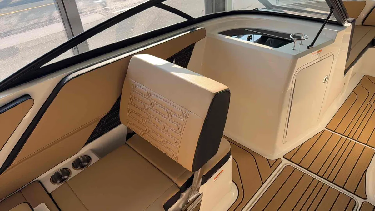 2027 Sea Ray 210 SPO-17