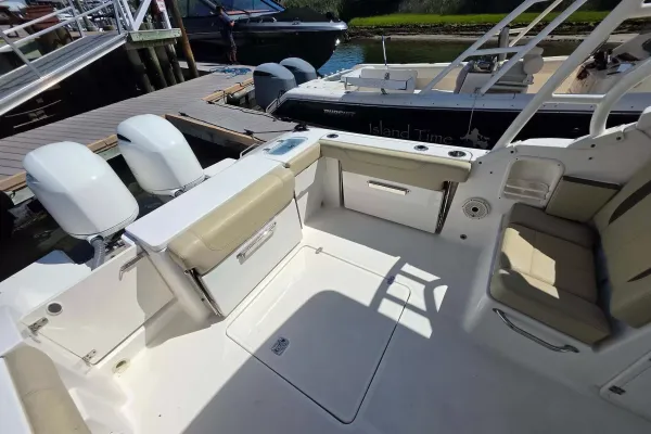 2021 Pursuit DC 266 detail image 8