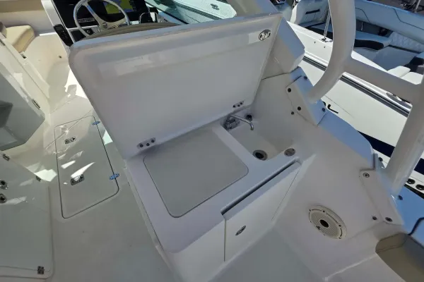 2021 Pursuit DC 266 detail image 13