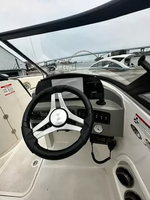Stingray 231 Dual Console 2021-9