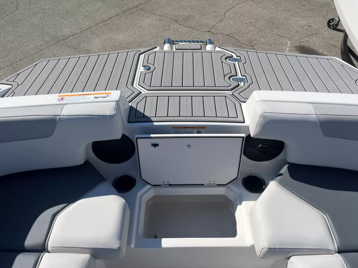 boat-carouselImage-image