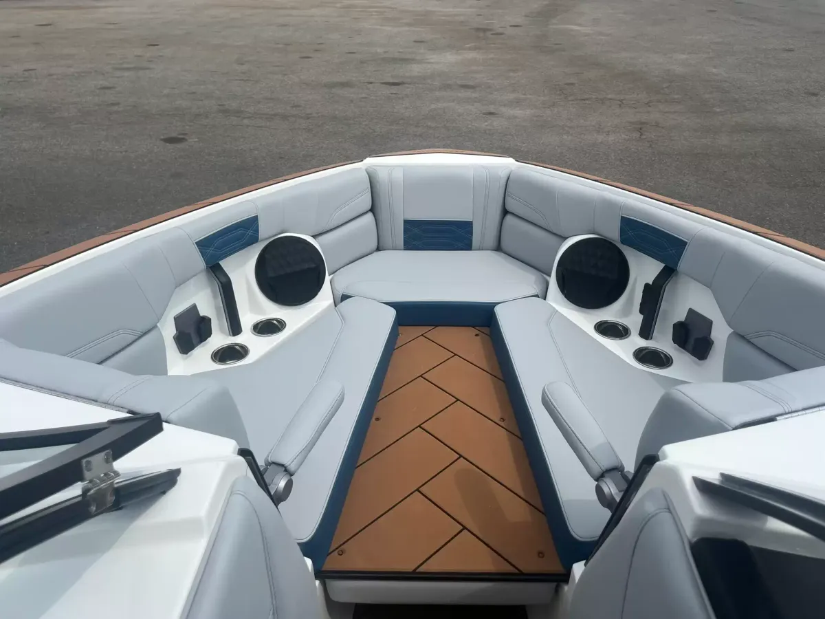 boat-carouselImage-image