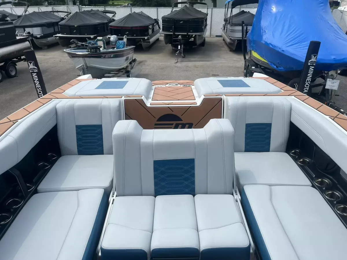 boat-carouselImage-image