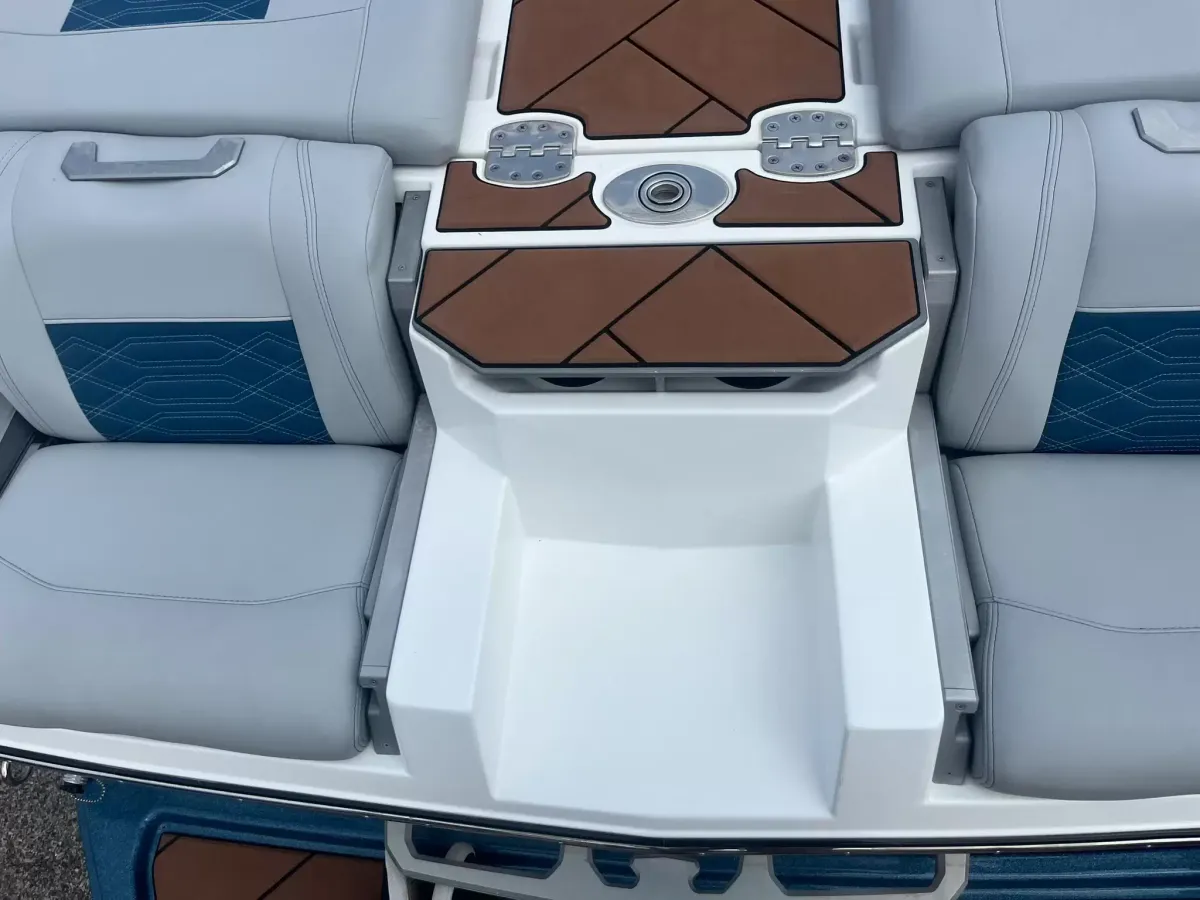 boat-carouselImage-image