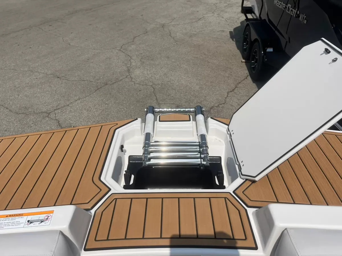 boat-carouselImage-image