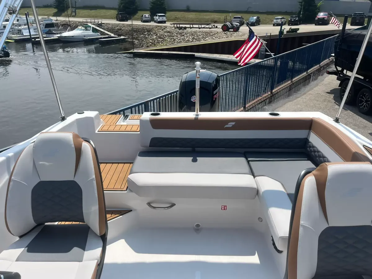 boat-carouselImage-image