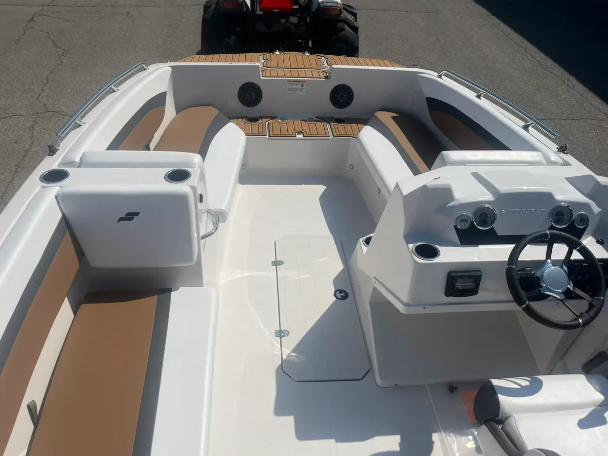boat-carouselImage-image