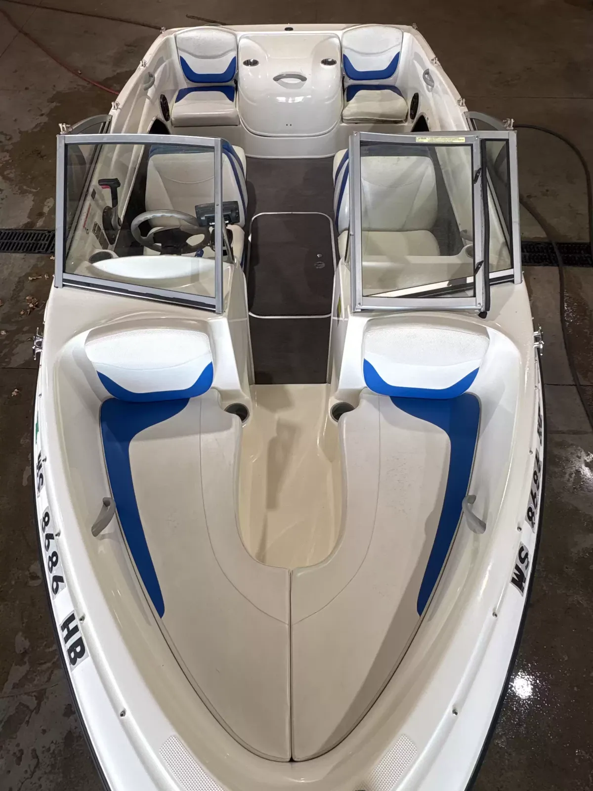 boat-carouselImage-image