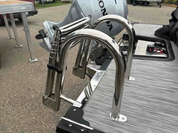 boat-detail-slider-thumb-16