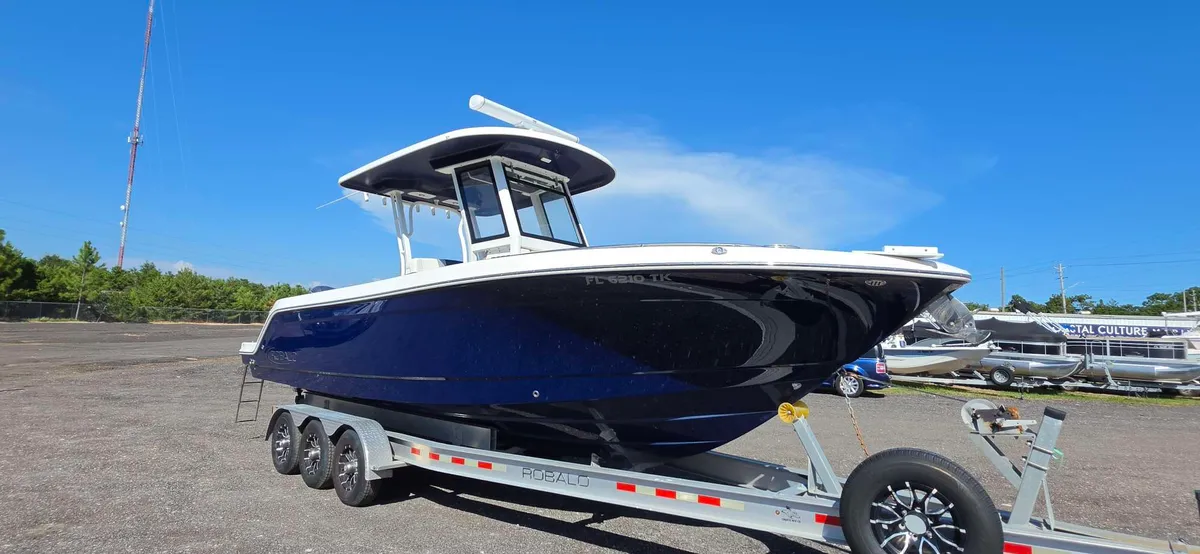 2023 Robalo R272
