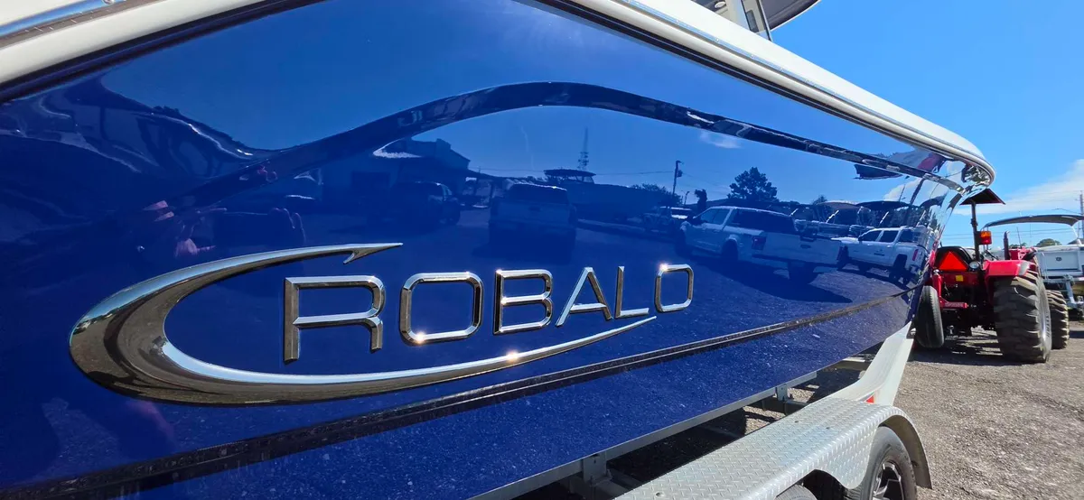 2023 Robalo R272