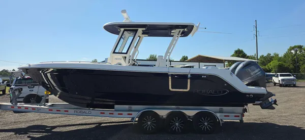 2023 Robalo R272