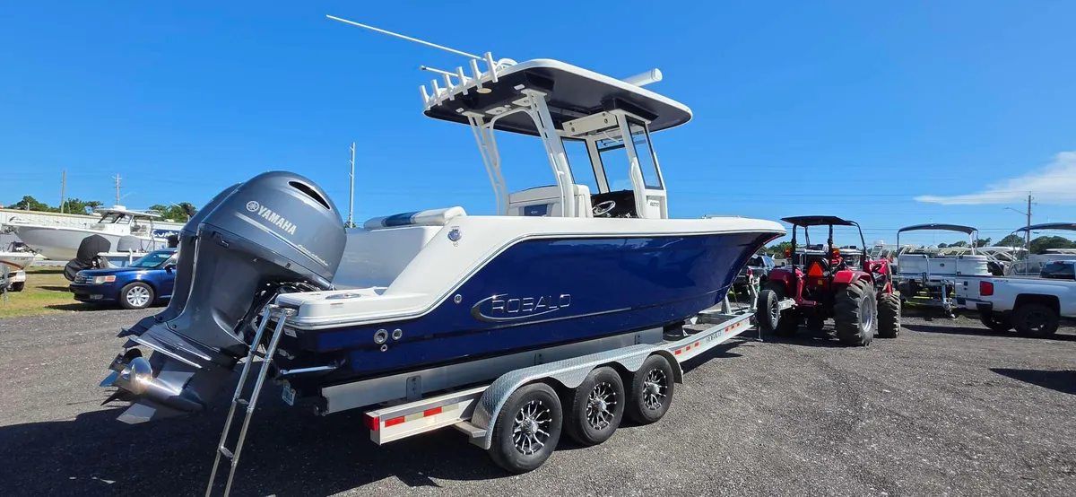 2023 Robalo R272