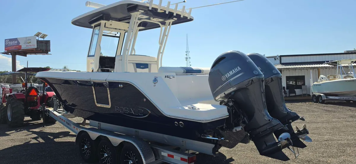 2023 Robalo R272