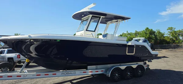 2023 Robalo R272
