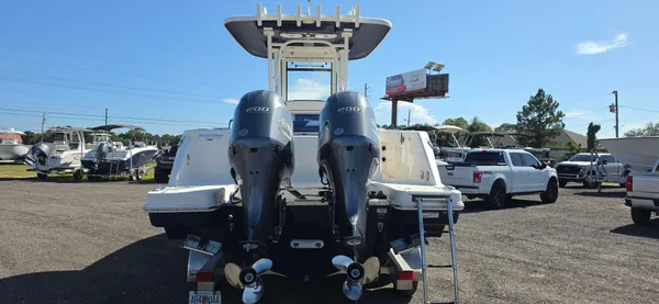 2023 Robalo R272