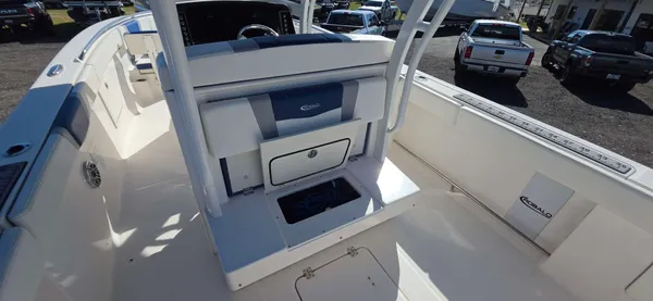 2023 Robalo R272