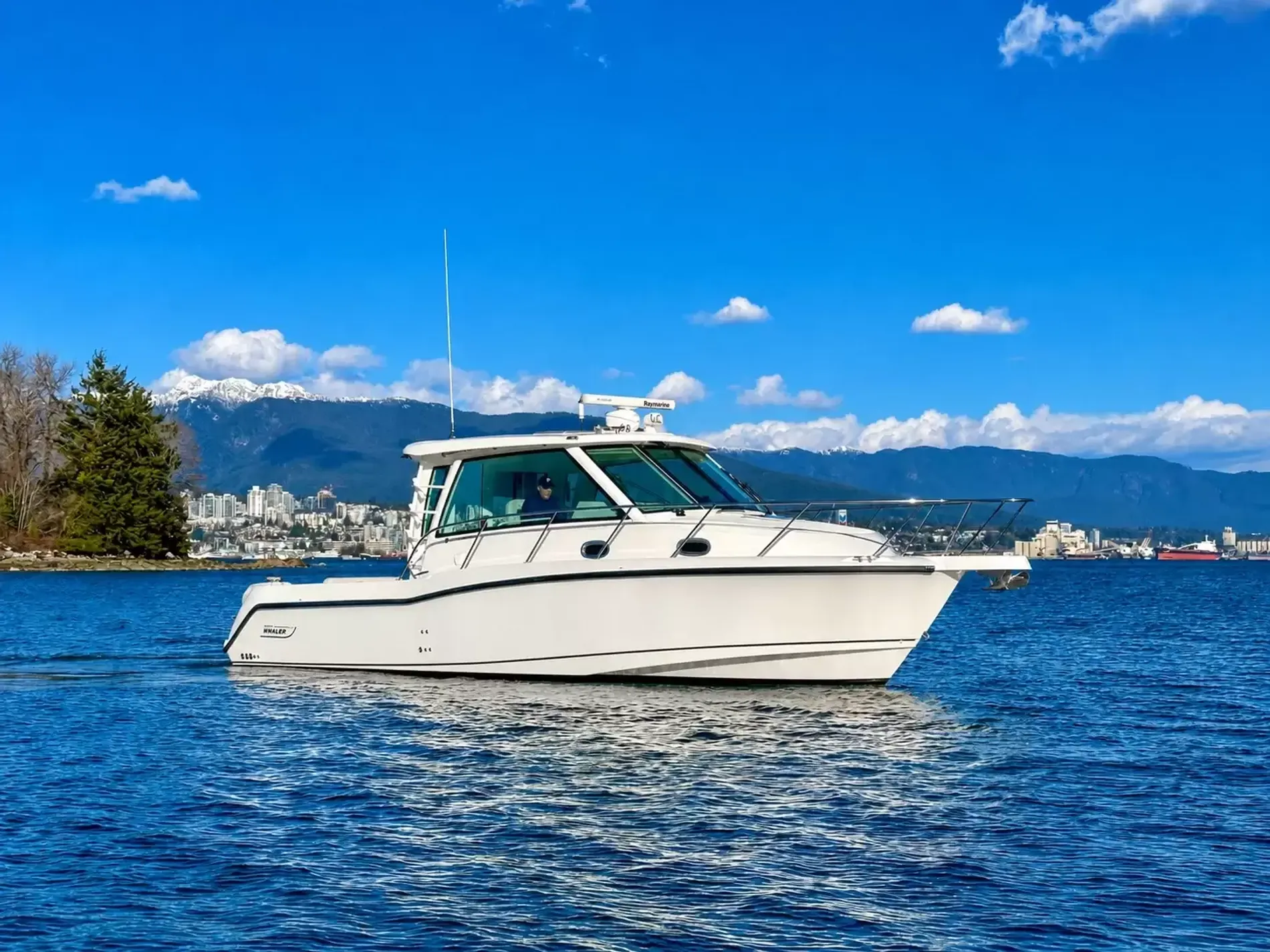 Pre-Owned 2018 Boston whaler 345 Pilothouse for Sale | Vancouver, BC | M&P Yacht Centre | 6a7bf7007b423383bf0c4788
