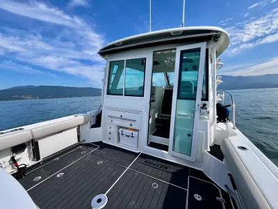 Pre-Owned 2018 Boston whaler 345 Pilothouse for Sale | Vancouver, BC | M&P Yacht Centre | 6a7bf7007b423383bf0c4788