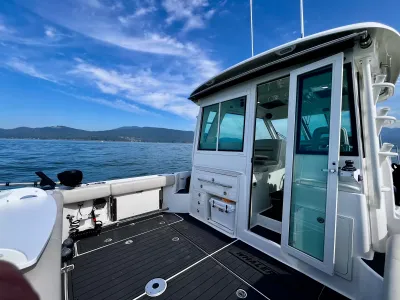Pre-Owned 2018 Boston whaler 345 Pilothouse for Sale | Vancouver, BC | M&P Yacht Centre | 6a7bf7007b423383bf0c4788