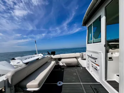 Pre-Owned 2018 Boston whaler 345 Pilothouse for Sale | Vancouver, BC | M&P Yacht Centre | 6a7bf7007b423383bf0c4788