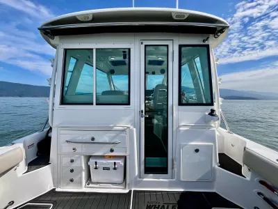 Pre-Owned 2018 Boston whaler 345 Pilothouse for Sale | Vancouver, BC | M&P Yacht Centre | 6a7bf7007b423383bf0c4788