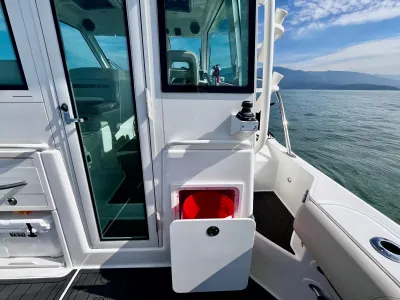 Pre-Owned 2018 Boston whaler 345 Pilothouse for Sale | Vancouver, BC | M&P Yacht Centre | 6a7bf7007b423383bf0c4788