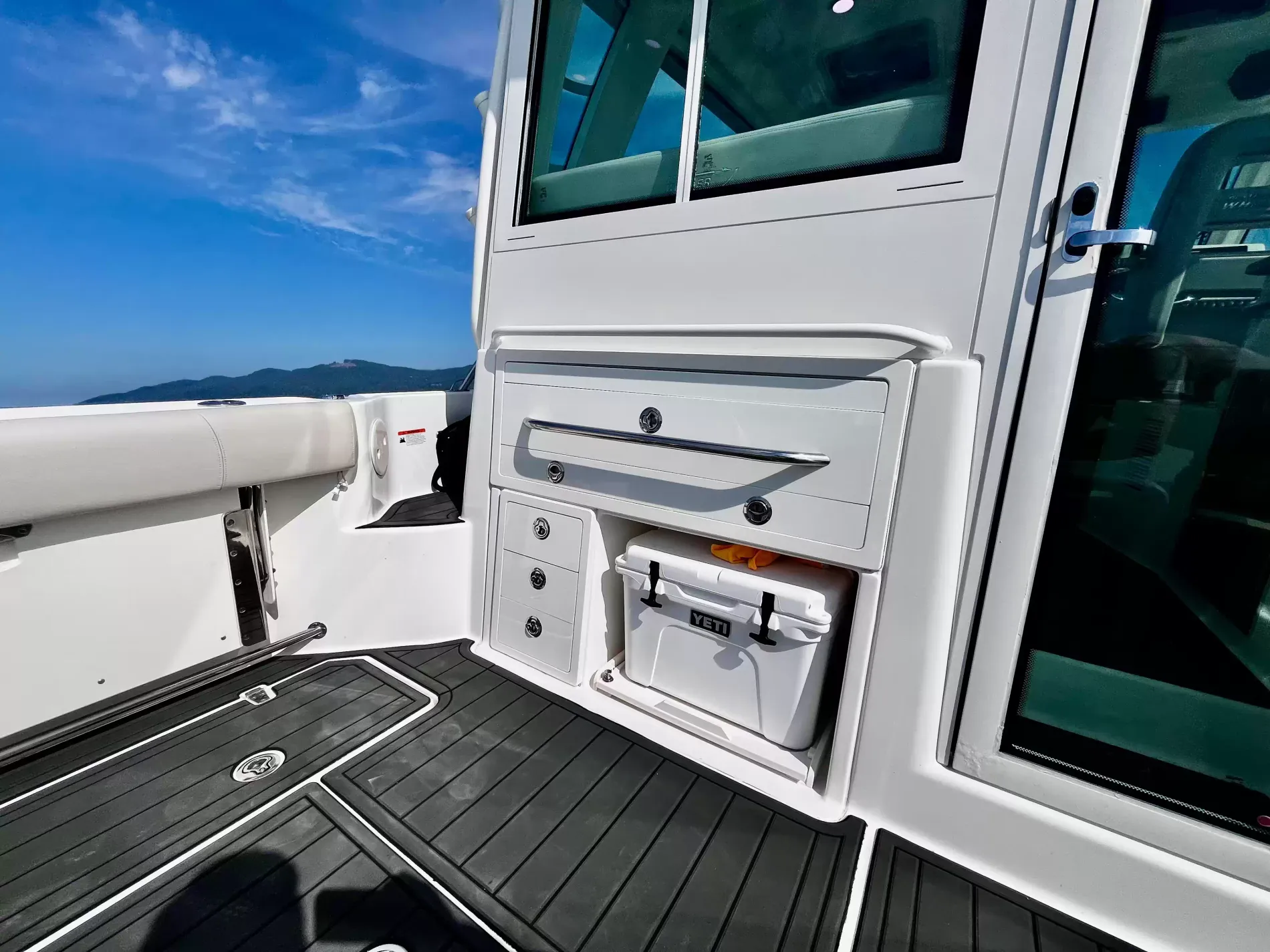 Pre-Owned 2018 Boston whaler 345 Pilothouse for Sale | Vancouver, BC | M&P Yacht Centre | 6a7bf7007b423383bf0c4788