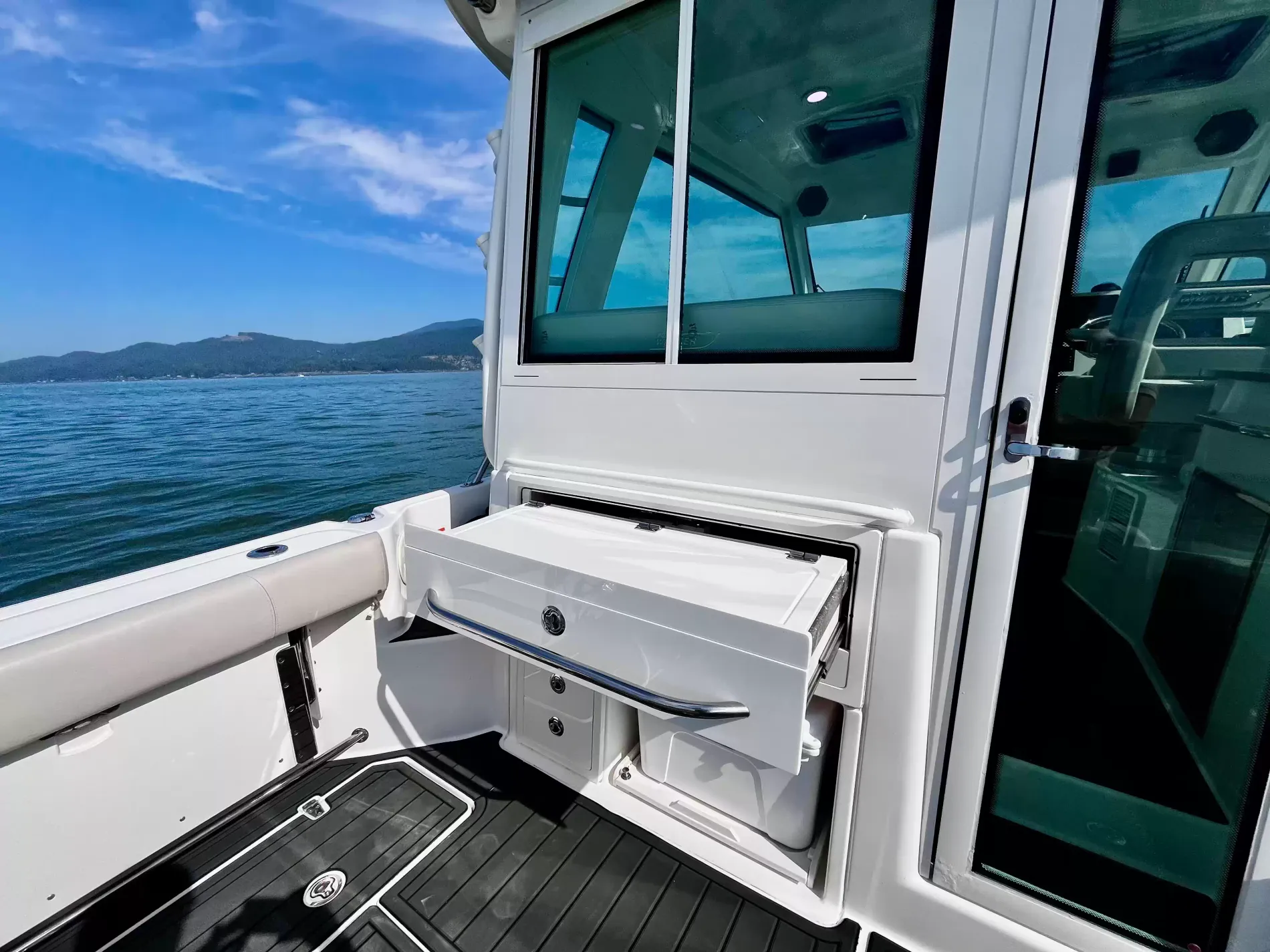 Pre-Owned 2018 Boston whaler 345 Pilothouse for Sale | Vancouver, BC | M&P Yacht Centre | 6a7bf7007b423383bf0c4788