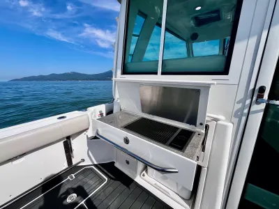 Pre-Owned 2018 Boston whaler 345 Pilothouse for Sale | Vancouver, BC | M&P Yacht Centre | 6a7bf7007b423383bf0c4788