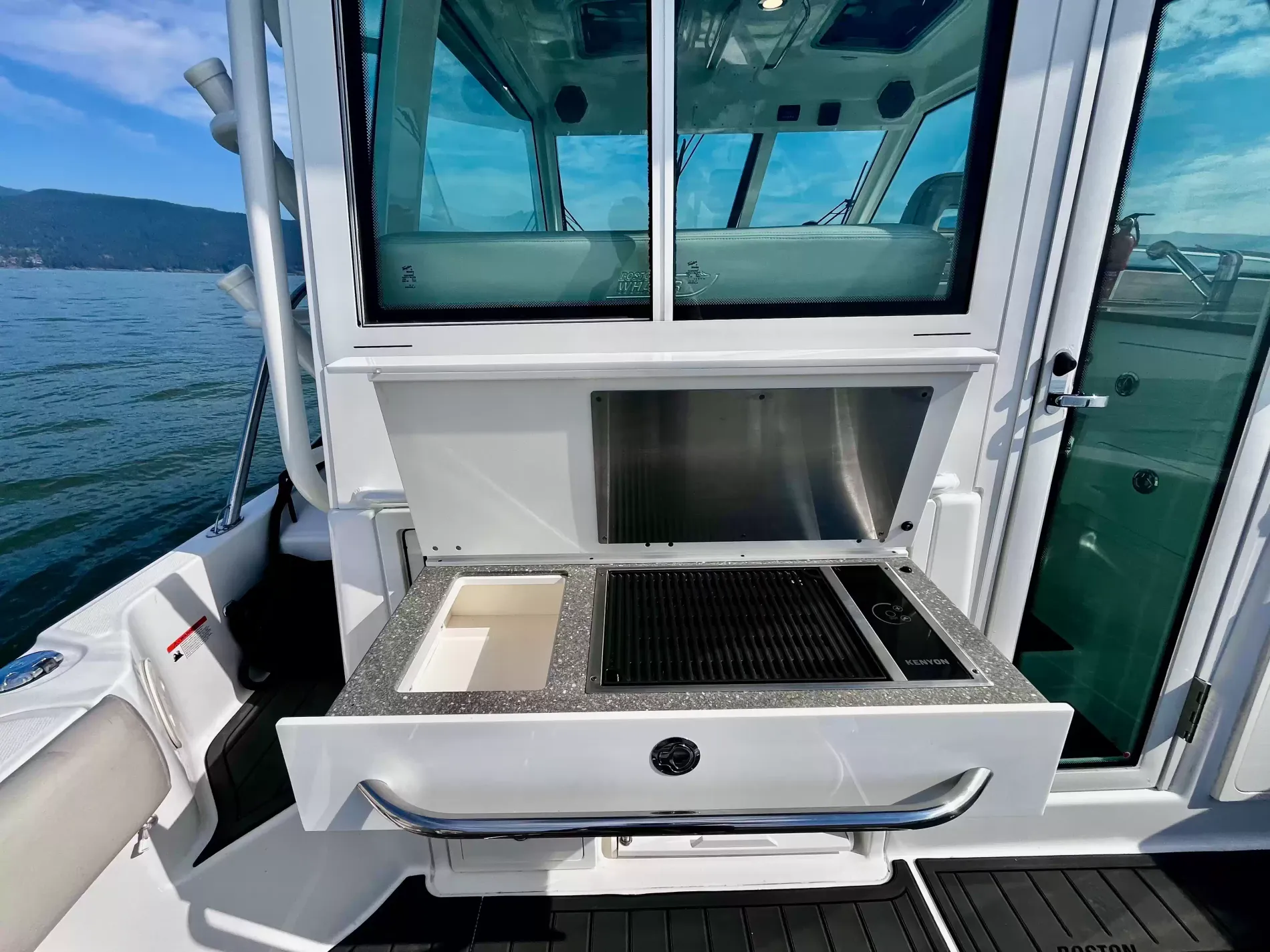 Pre-Owned 2018 Boston whaler 345 Pilothouse for Sale | Vancouver, BC | M&P Yacht Centre | 6a7bf7007b423383bf0c4788