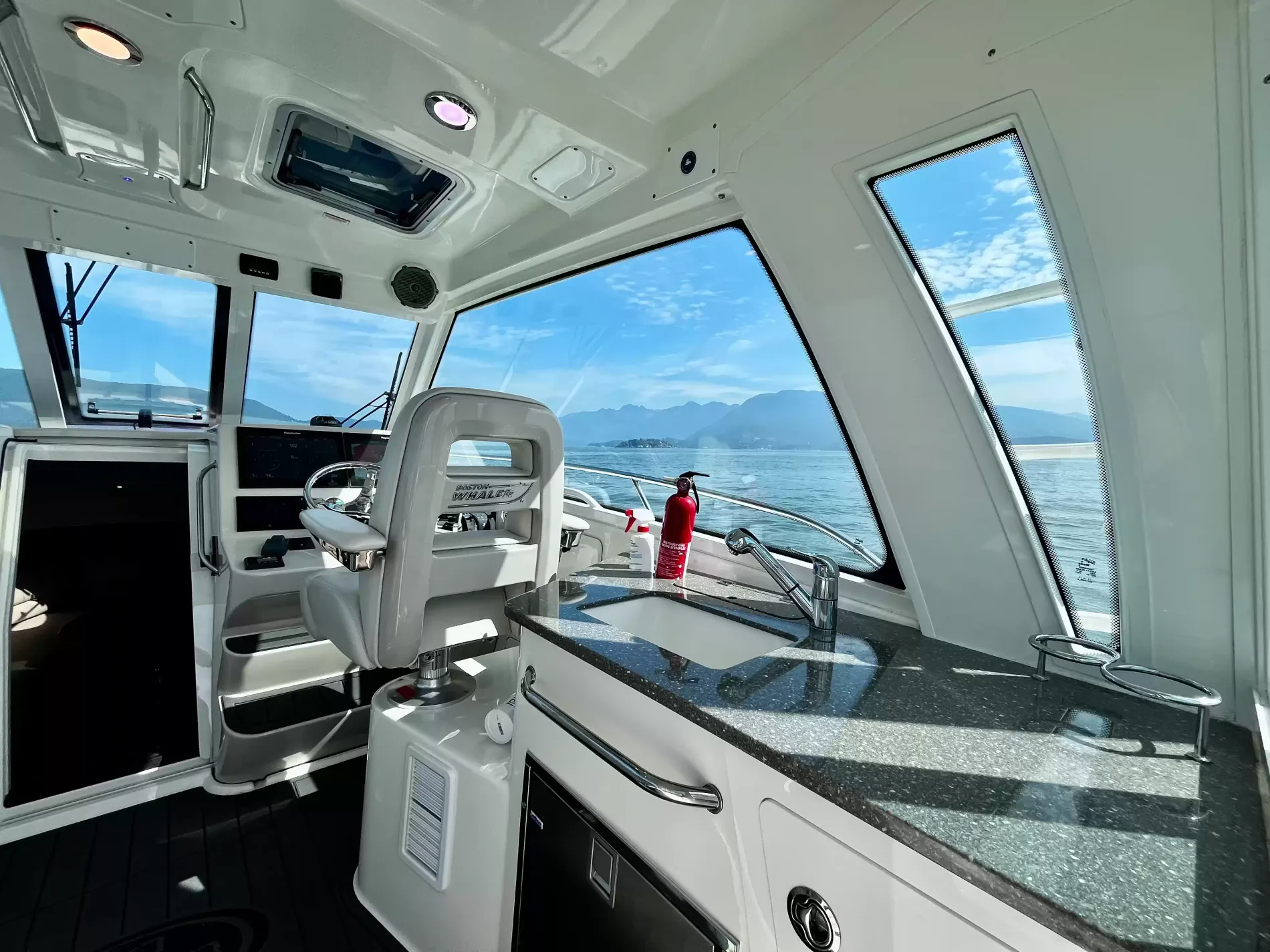 Pre-Owned 2018 Boston whaler 345 Pilothouse for Sale | Vancouver, BC | M&P Yacht Centre | 6a7bf7007b423383bf0c4788