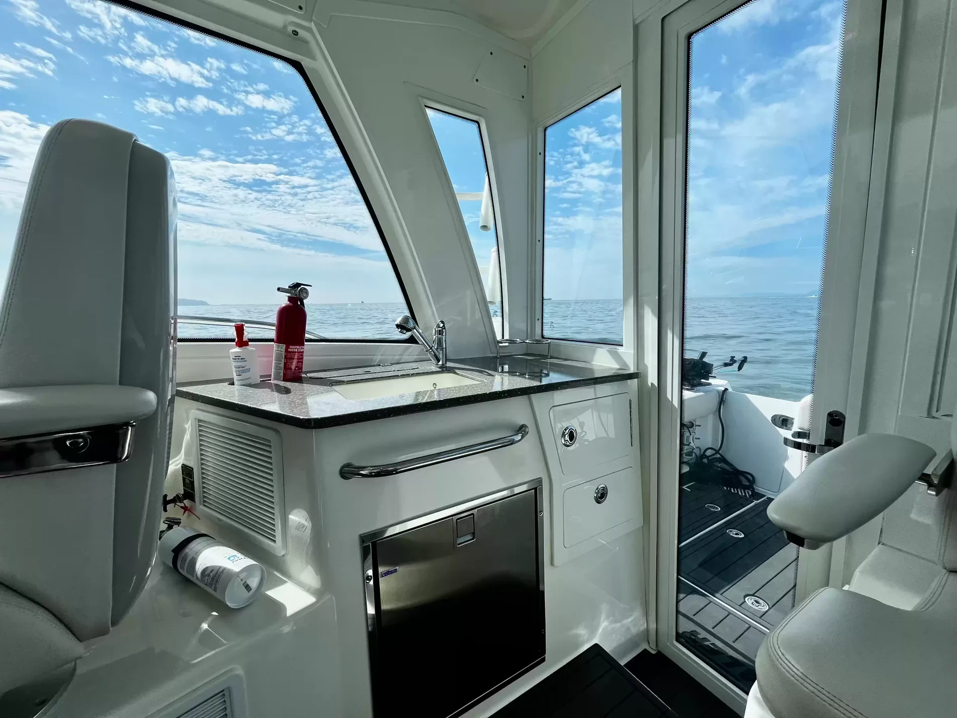 Pre-Owned 2018 Boston whaler 345 Pilothouse for Sale | Vancouver, BC | M&P Yacht Centre | 6a7bf7007b423383bf0c4788