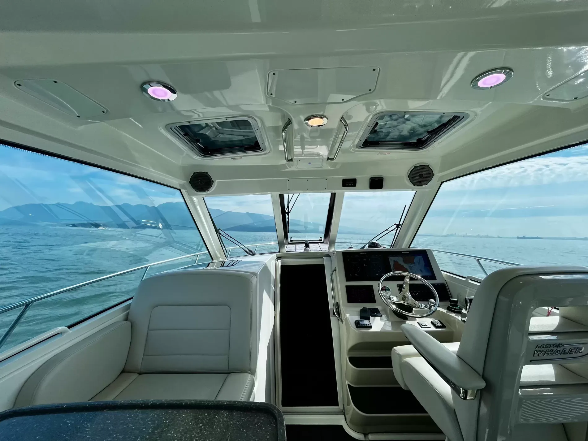 Pre-Owned 2018 Boston whaler 345 Pilothouse for Sale | Vancouver, BC | M&P Yacht Centre | 6a7bf7007b423383bf0c4788